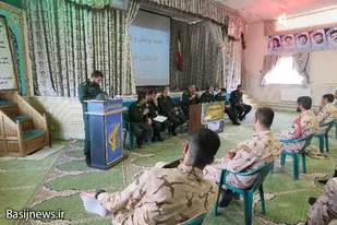نشست صمیمی فرماندهان تیپ انصارالحسین(ع) همدان با سربازان