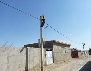 رزمایش خدمت متعالی برای اصلاح و بهسازی شبکه توزیع برق روستای دهملا در شهرستان شاهرود