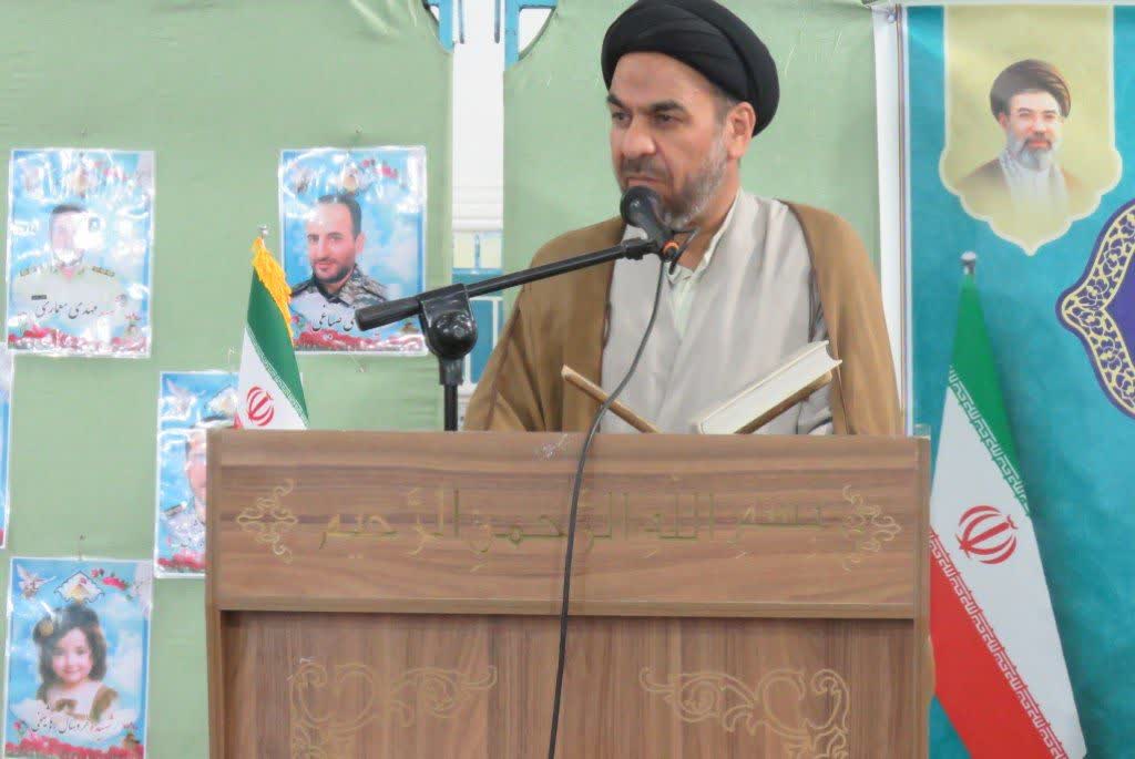 امام جمعه شهرستان خمین:دشمن در جنگ ترکیبی به دنبال تضعیف نظام اسلامی است امام جمعه شهرستان خمین:دشمن در جنگ ترکیبی به دنبال تضعیف نظام اسلامی است