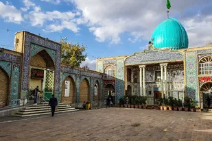 تاج فیروزه&zwnj;ای شهر