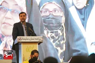 دشمن به دنبال گرفتن هویت جوانان و نوجوانان است