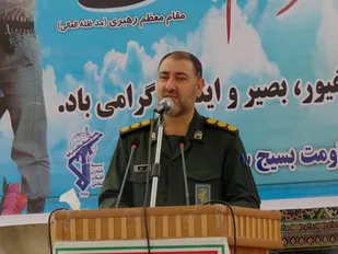 ایمان و بصیرت از ویژگی های بسیجی است