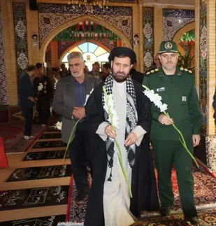 مزار شهدای گرمسار گلباران شد+تصاویر