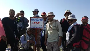 صعود ۴ ورزشکار از سپاه استان سمنان و تیپ ۱۲ قائم(عج) به قله پیرگرد کوه گلستان