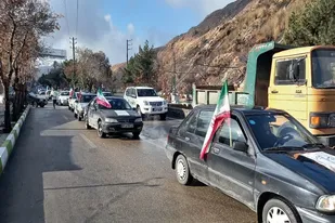 گرامیداشت دهه فجر با رژه خودرویی در مهدیشهر