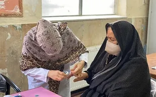 ارائه خدمات بهداشتی و درمانی سپاه به روستاییان بانه