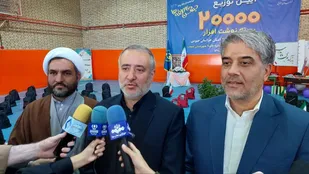 تمامی دانش&zwnj;آموزان تحت پوشش کمیته امداد استان، نوشت&zwnj;افزار دریافت می&zwnj;کنند