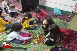کارگاه آموزش ساخت کارت پستال همراه با انجام بازی های فکری در سرخه برگزار شد