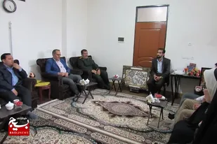 دیدار معاون فرهنگی سپاه شهدای آذربایجان غربی با خبرنگار بسیج و طنزنویس انقلابی