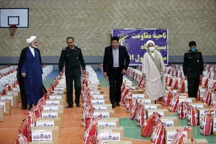 توزیع ۱۰۰ بسته معیشتی توسط گروه جهادی ناطق احمدی در شمال غرب شیراز