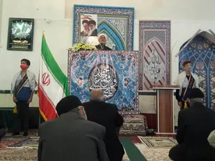 دانش آموزان بسیجی بسطام در نمازجمعه شرکت و گلزار شهید خانلرخانی را غبارروبی کردند
