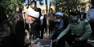 ادای احترام نماینده جدید، ولی فقیه در کردستان به مقام شامخ شهدای سنندج