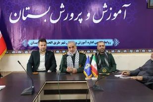 معلمان در خط مقدم جهاد تبیین و مقابله با جنگ نرم دشمن قرار دارند