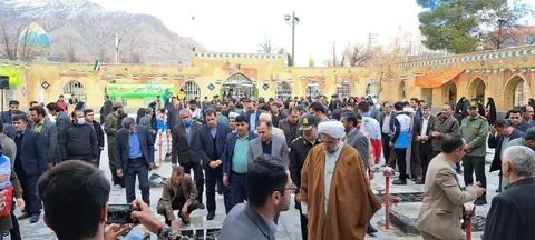 چهارمحال و بختیاری / آیین عطر افشانی قبور مطهر شهدا در لردگان