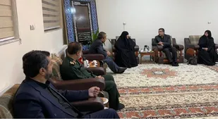 دیدار استاندار و فرمانده سپاه انصارالرضا علیه&zwnj;السلام با مادر شهید محمود کاوه