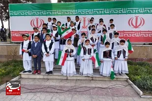 حضور مردم سیستان و بلوچستان با لباس محلی در راهپیمایی ۲۲ بهمن
