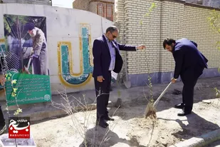 کاشت نهال امید و ایثار &nbsp;به یاد شهدای دانش&zwnj;آموز در روز درختکاری