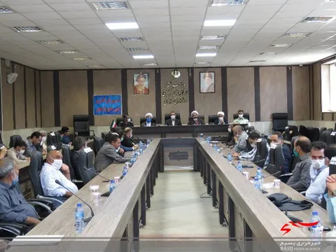 نقش محوری امامان جمعه در جامعه