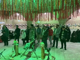 برپایی "نمایشگاه عکس و خاطرات لاله&zwnj;های آسمانی مکتب حاج قاسم" در دهستان بهادران مهریز