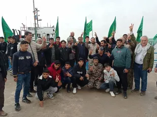 بازدید زائران راهیان نور آزادشهر از منطقه عملیاتی والفجر هشت