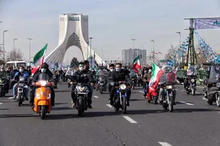 حماسه تماشایی مردم تهران در راهپیمایی 22 بهمن 99