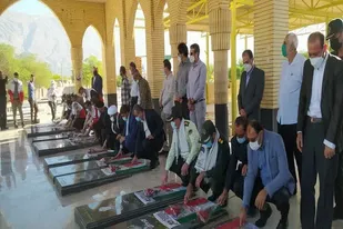 غباررویی قبور مطهر شهدای شهرستان مهر انجام شد