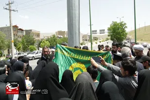 اهتزاز پرچم امام رضا(ع) در میدان سیدالشهداء نهاوند