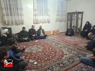 تجلیل بسیجیان از خانواده شهید رسول طالبی