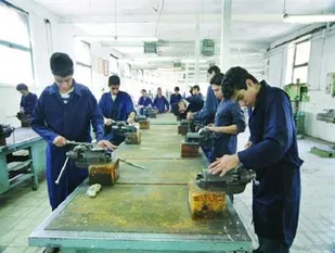 ۱۰۰ میلیارد ریال وام اشتغال به آموزشگاه&zwnj;های فنی ایلام پرداخت شد