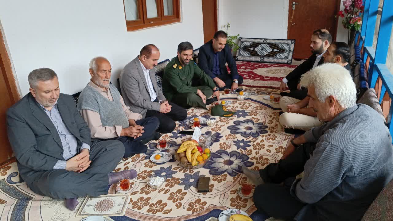 تجدید میثاق با آرمانهای شهدا و تکریم خانواده شهید «موسی صحراپیما »در شفت تجدید میثاق با آرمانهای شهدا و تکریم خانواده شهید «موسی صحراپیما »در شفت