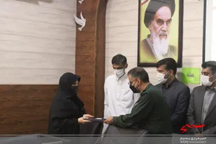 تجلیل از ایثارگران و خانواده های شهدای فرهنگی در اولین روز از هفته دفاع مقدس در چابهار