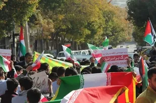 حضور با شکوه گردان های امام حسین(ع) لشکر 14 امام حسین(ع) در راهپیمایی 13 آبان در  استان اصفهان