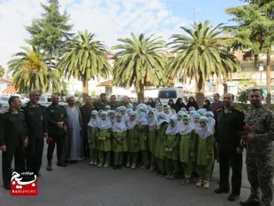 حضور دانش آموزان در جمع پاسداران سپاه شهرستان ساری به مناسبت ولادت با سعادت حضرت امام حسین(ع) و روز پاسدار