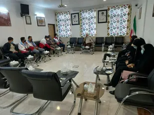 جمعی از بسیجیان خانه هلال اسلامیه با امام جمعه تفت دیدار کردند