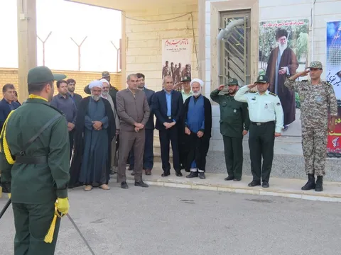 صبحگاه مشترک نیروهای نظامی و انتظامی شهرستان زرندیه