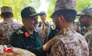 نشست صمیمی و دیدار چهره به چهره  فرمانده سپاه حضرت ولی عصر (عج) در لشکر عملیاتی ۷ولیعصر(عج)
