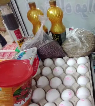 تهیه و اهدا بسته&zwnj;های معیشتی بین نیازمندان محله
