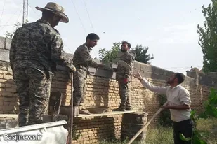 دیوارکشی توسط گروه جهادی حوزه شهید خادم پر کبودراهنگ