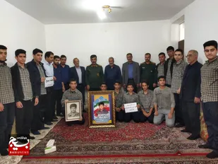 دیدار دانش آموزان با خانواده شهید درگتوند