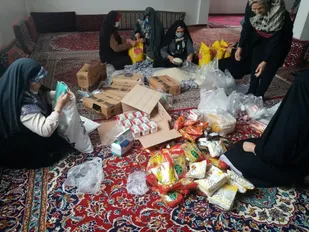 توزیع ۳۲ بسته موادغذایی در محله ویلاشهر بجنورد