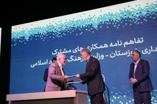 امضای تفاهم&zwnj;نامه ۲۵۰۰میلیارد ریالی بین استانداری خوزستان و وزارت ارشاد