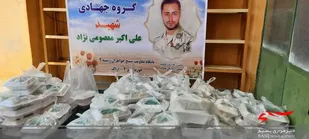 اطعام نیازمندان به مناسبت عید غدیر به همت جهادگران بسیجی کوثر 2 اراک انجام شد