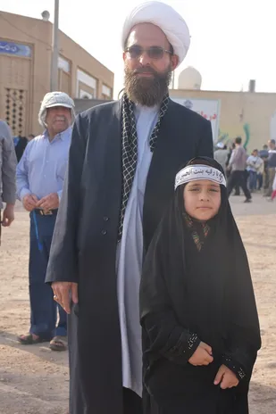 باید حسین زمان خود را یاری کنیم