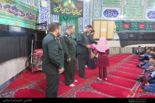 توزیع نوشت&zwnj;افزار بین دانش&zwnj;آموزان به&zwnj;همت سپاه ملایر