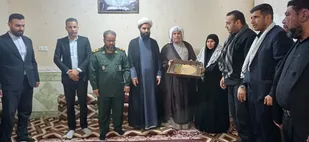 تأکید مسئولین هویزه بر تداوم راه شهدا در دیدار با خانواده شهید علی بوعذار