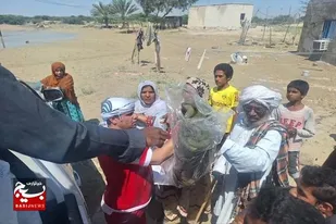 توزیع 500 بسته کمک مومنانه  در هفته بسیج