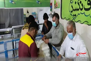توزیع غذای گرم بین نیازمندان شهرستان سراوان