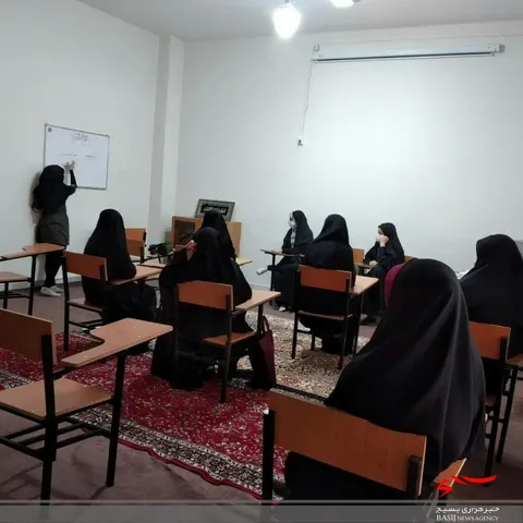برگزاری کلاس خطاطی توسط پایگاه زینبیه ۱۴ حوزه کوثر 2