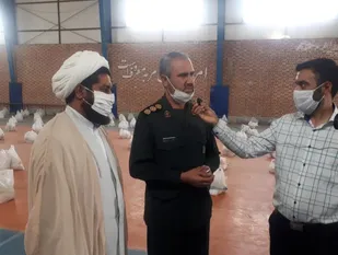 مرحله دوم رزمایش کمک مومنانه در شهرستان زرند برگزار گردید/توزیع 5 هزار بسته به ارزش 15میلیارد ریال در مرحله اول