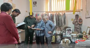 دیدار فرمانده سپاه ناحیه نجف آباد از خانواده شهید مدافع حرم کمیل قربانی+تصاویر